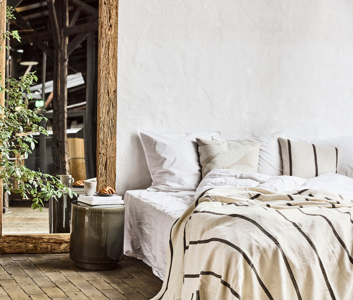 Mocha Stripe Bedspread - Design Vintage