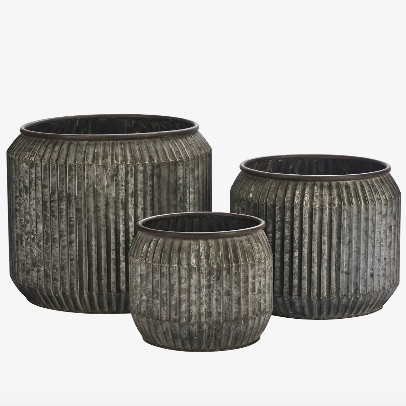 Ribbed Iron Planters - Design Vintage