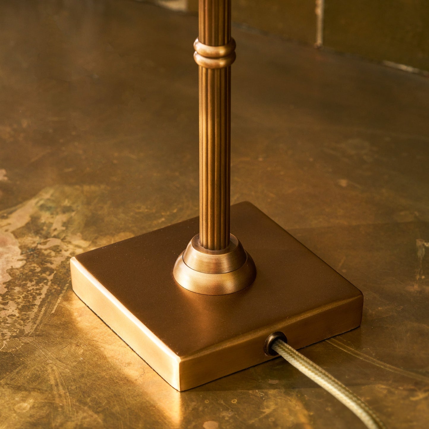 Antique Brass Table Lamp - Design Vintage