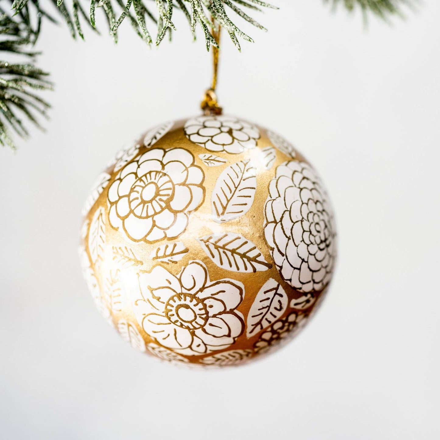 Gold + White Flower Bauble - Design Vintage