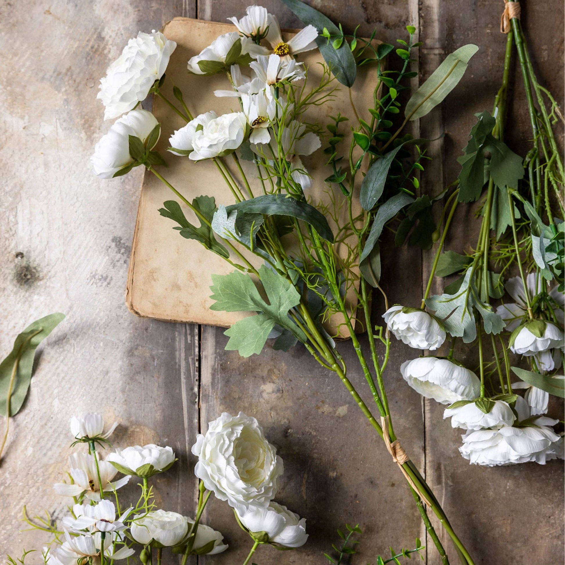 White Botanical Bunch - Design Vintage