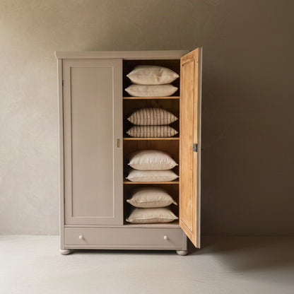 Vintage Cupboard 'Della'