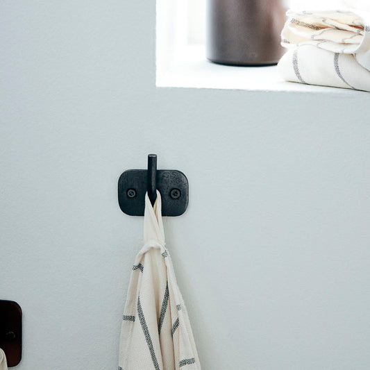 Black Single Landscape Hook - Design Vintage