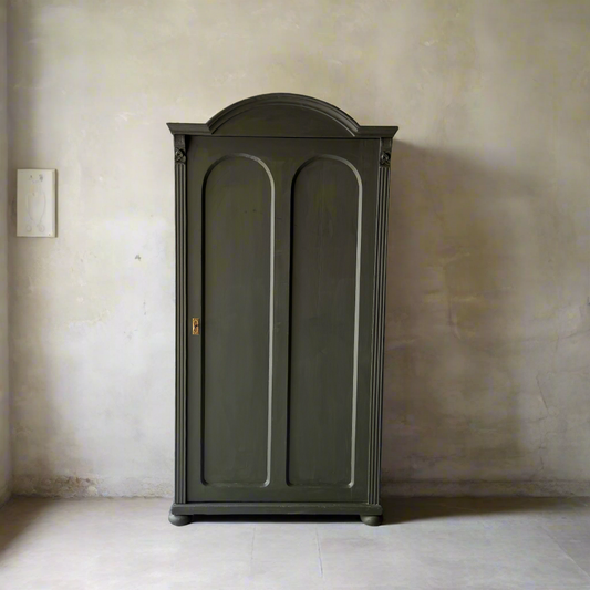 Vintage Cupboard 'Cleo' - Design Vintage