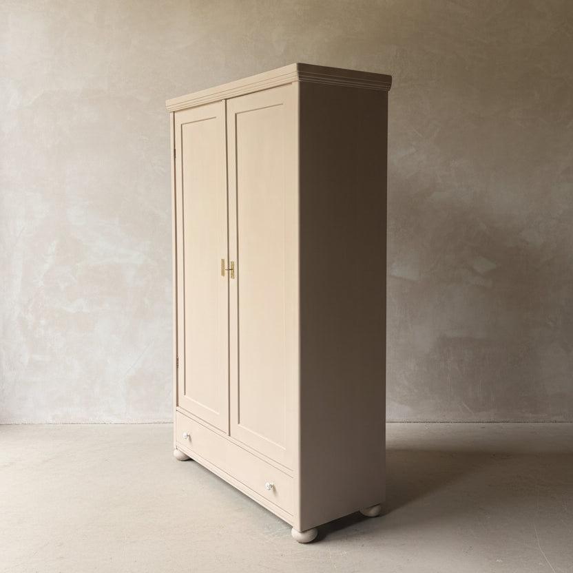 Vintage Cupboard 'Della'