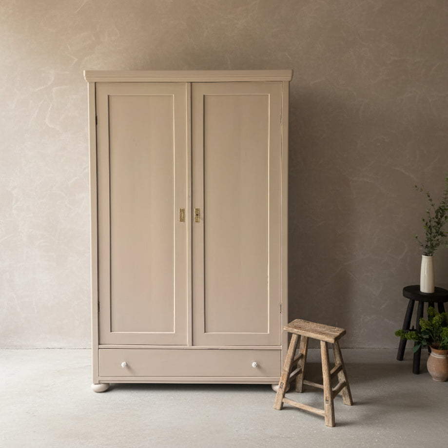 Vintage Cupboard 'Della'