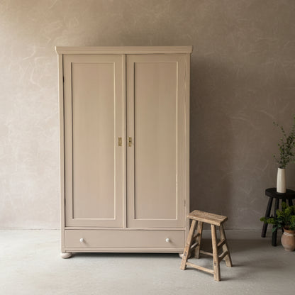 Vintage Cupboard 'Della'