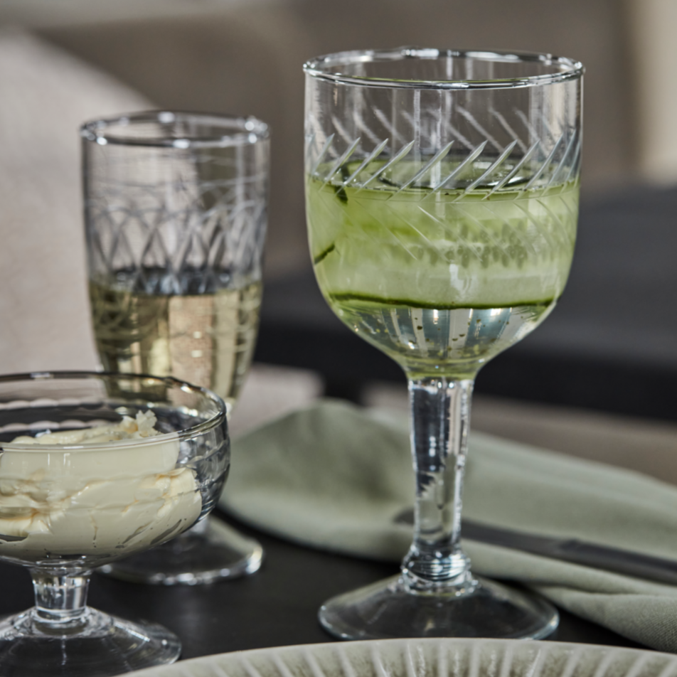 Etched Wine Glass - Design Vintage