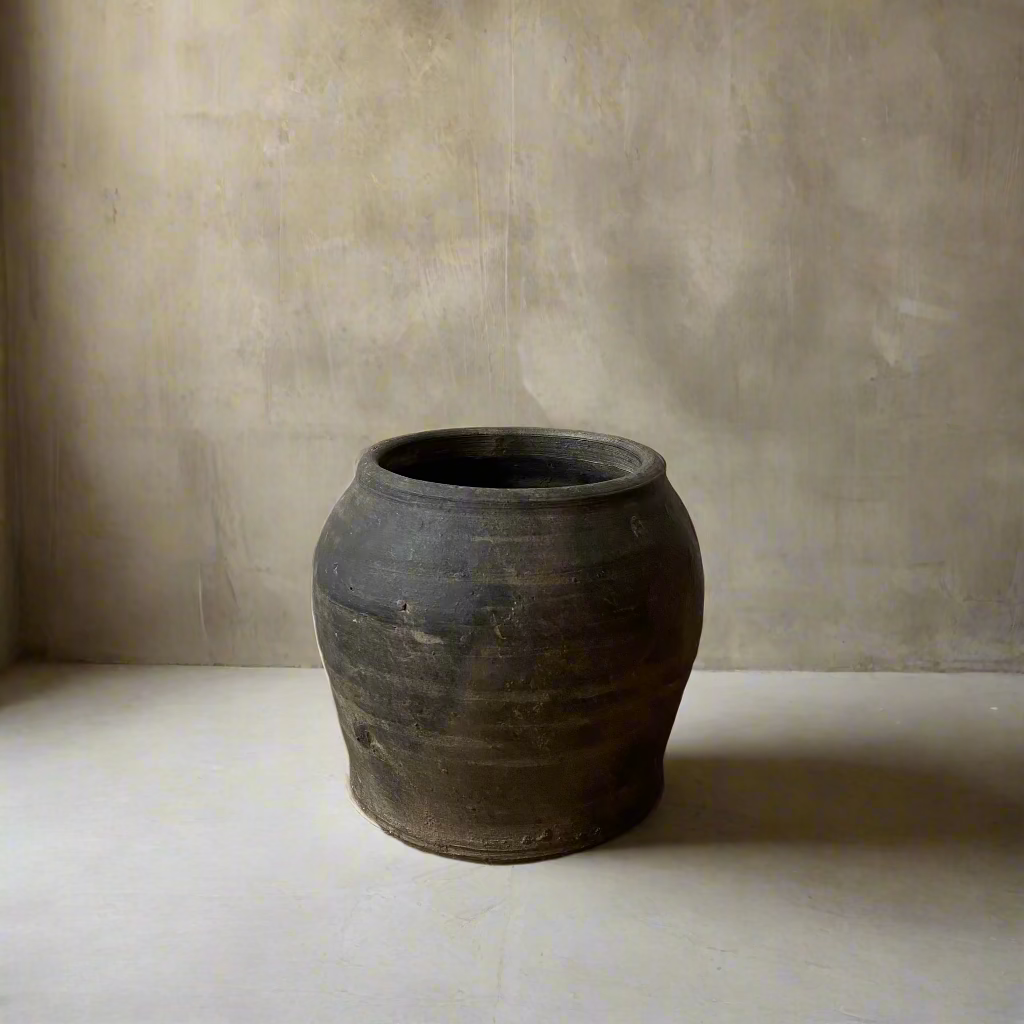 Small Vintage Dark Pot - Design Vintage