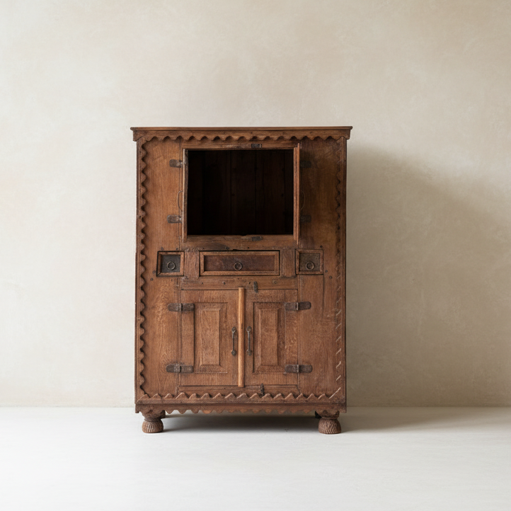 Vintage Apothecary Cabinet - Design Vintage