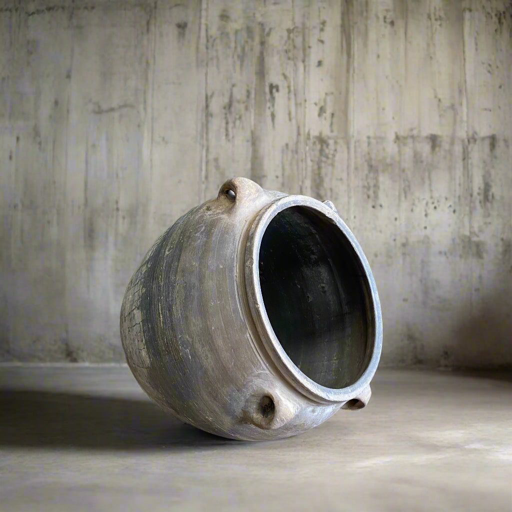 Vintage Dark Lug Pots - Design Vintage