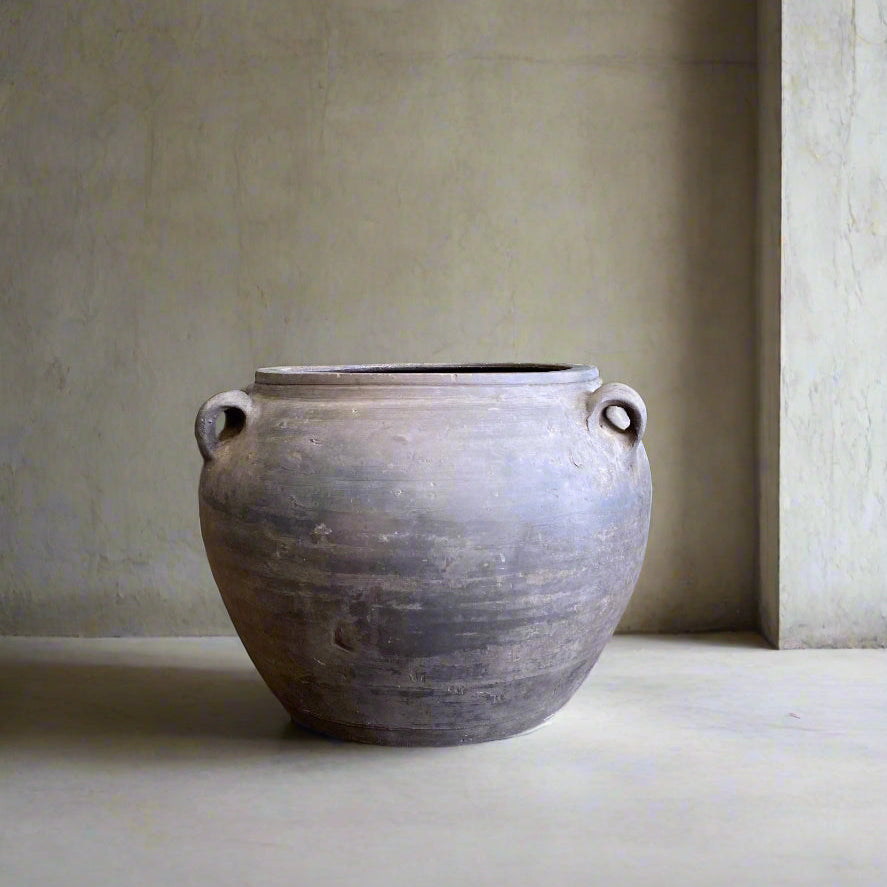 Vintage Dark Lug Pots - Design Vintage