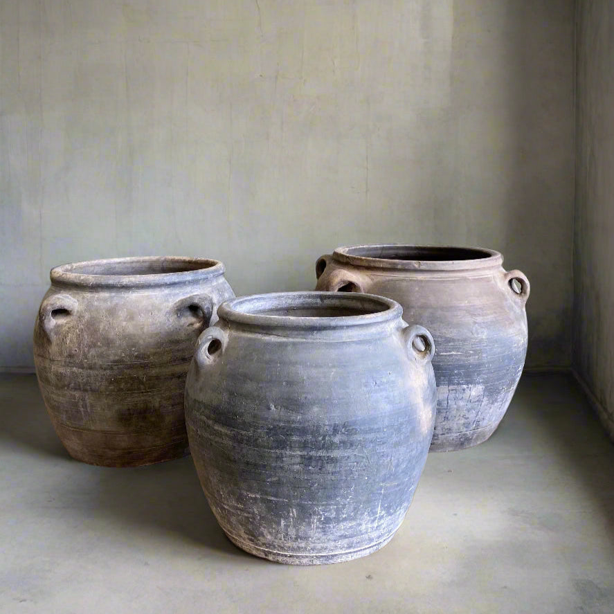 Vintage Dark Lug Pots - Design Vintage