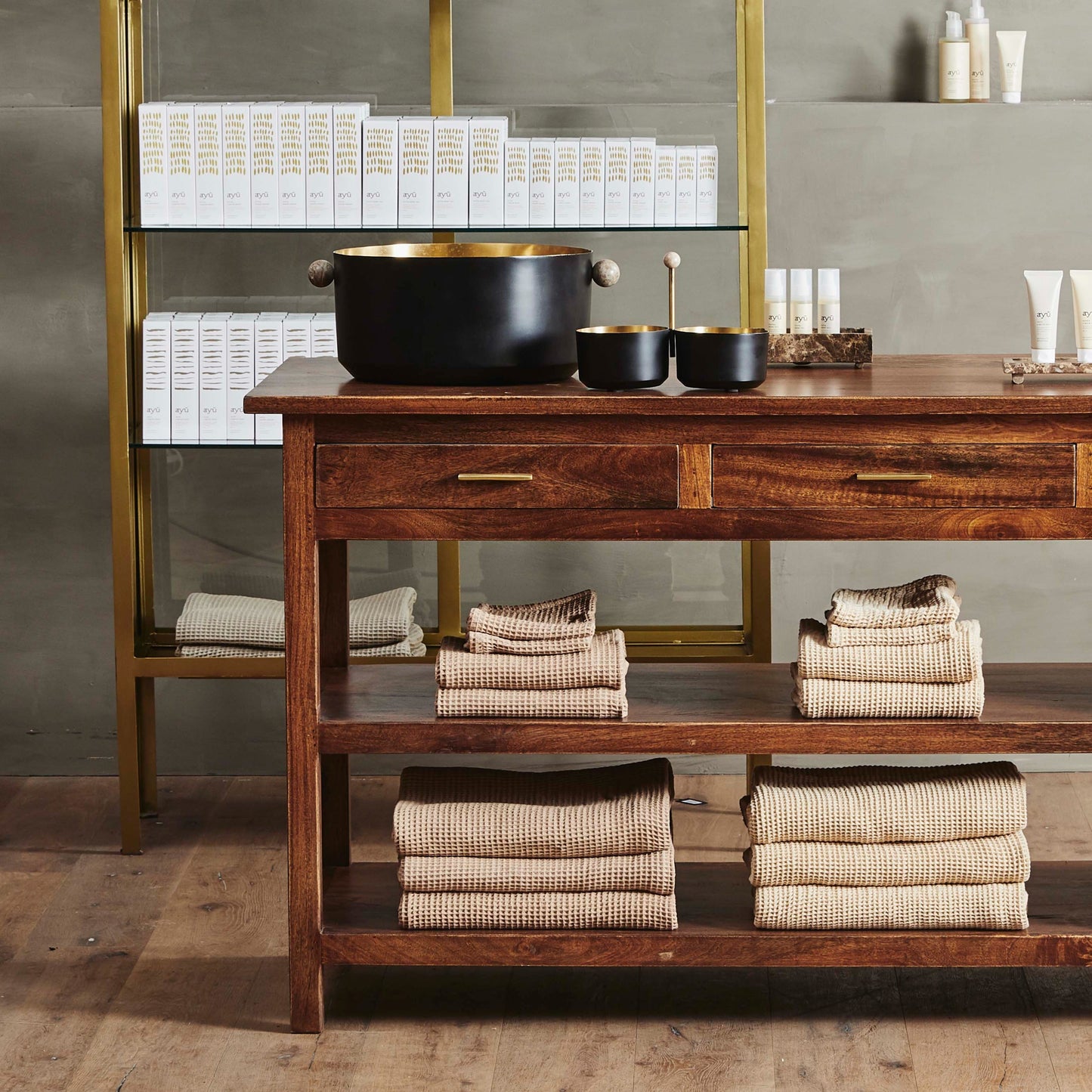 Mango Wood Counter - Design Vintage