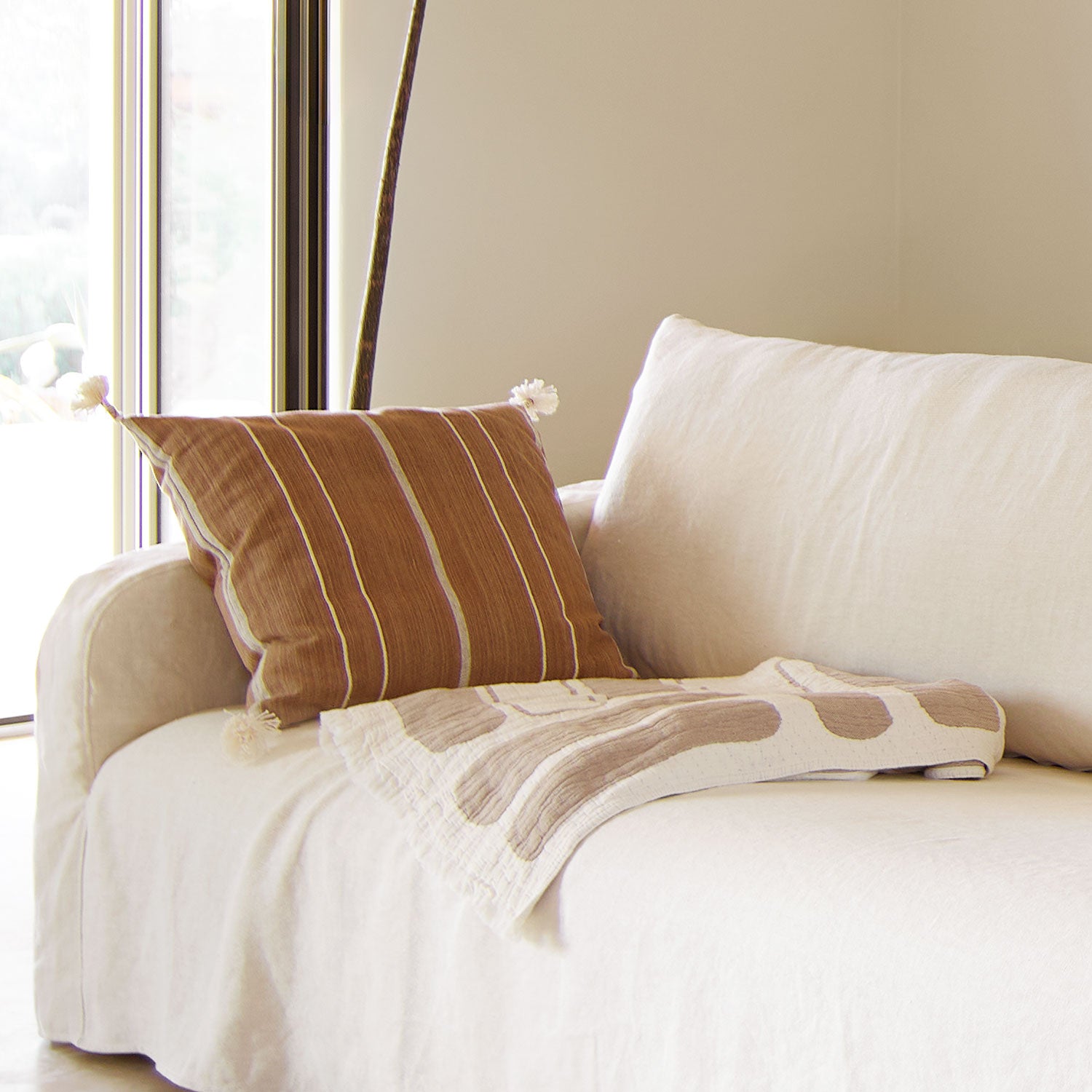 Caramel Tassel Cushion - Design Vintage