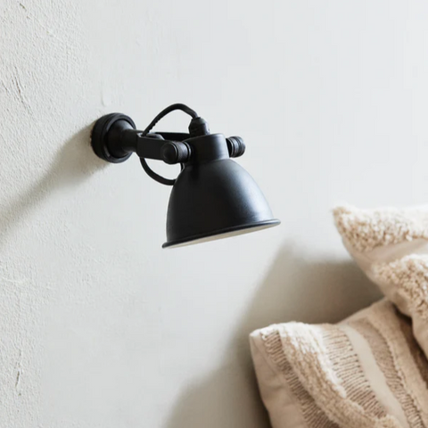 Aura Black Spotlight