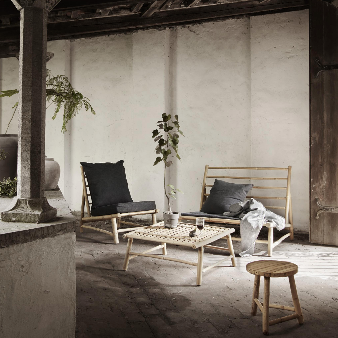 Bamboo Lounge Couch - Design Vintage