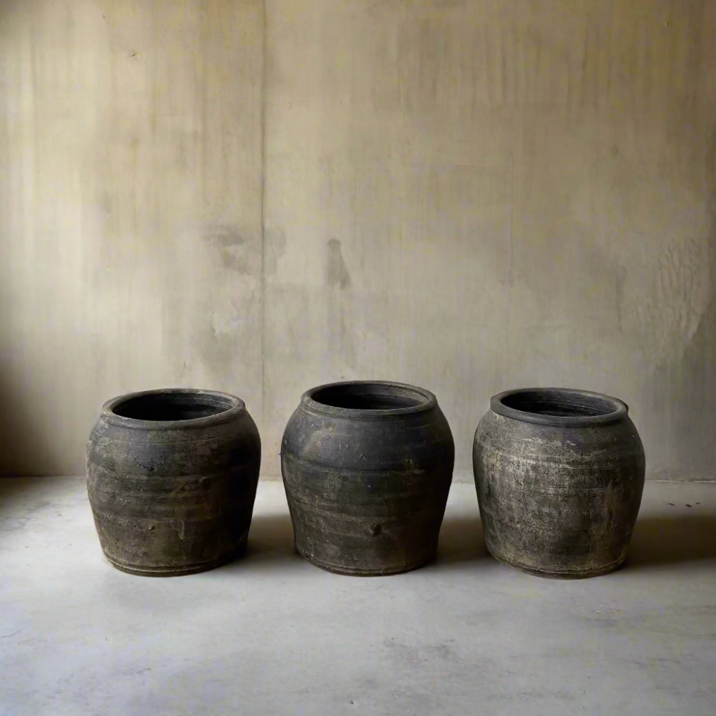 Small Vintage Dark Pot - Design Vintage