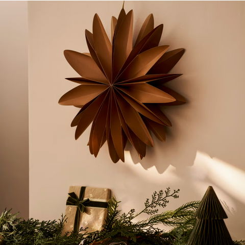 Nutmeg Curved Christmas Star