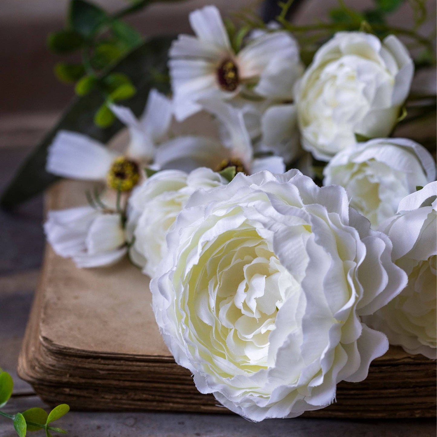 White Botanical Bunch - Design Vintage