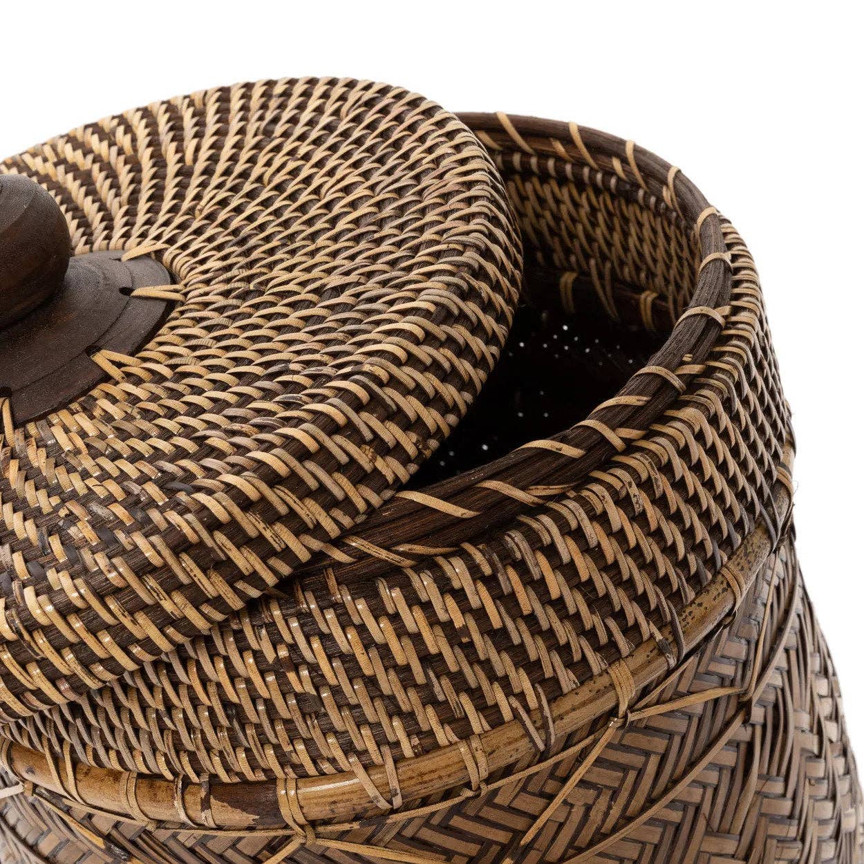 Colonial Bathroom Bin Basket