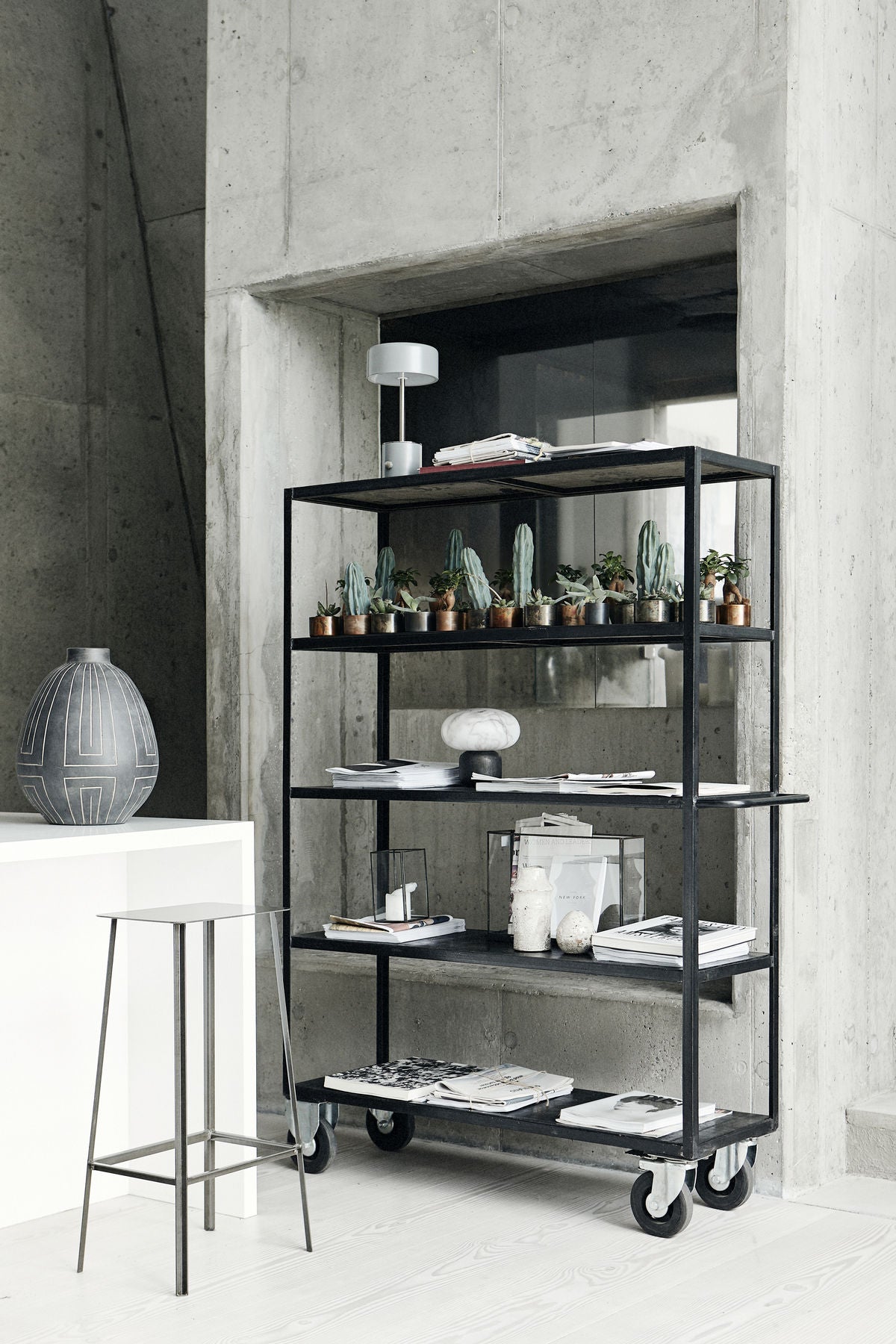 Black Mango + Iron Trolley - Design Vintage