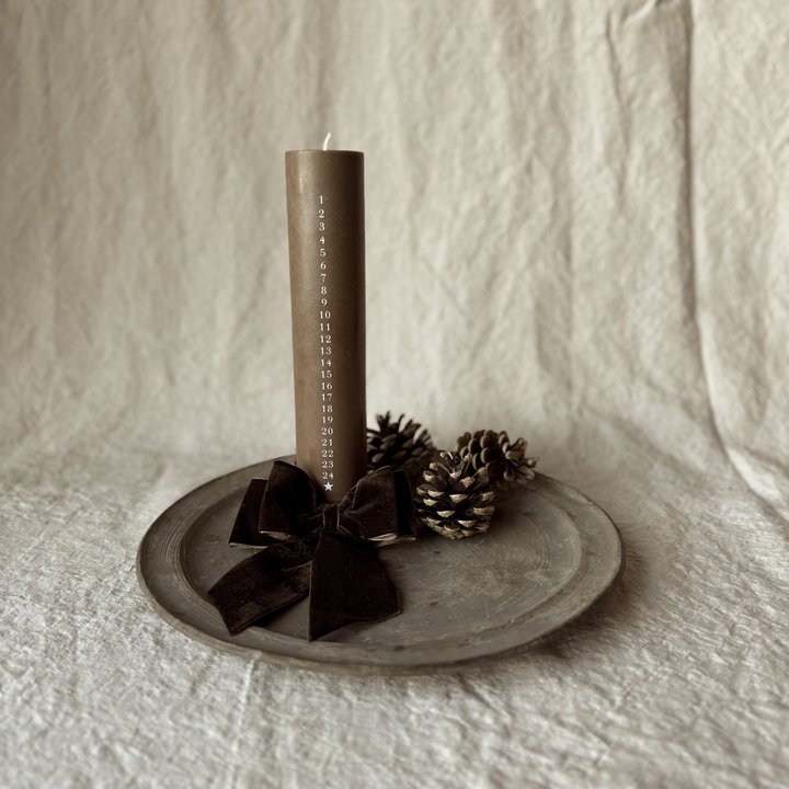 Hazel Calendar Candle