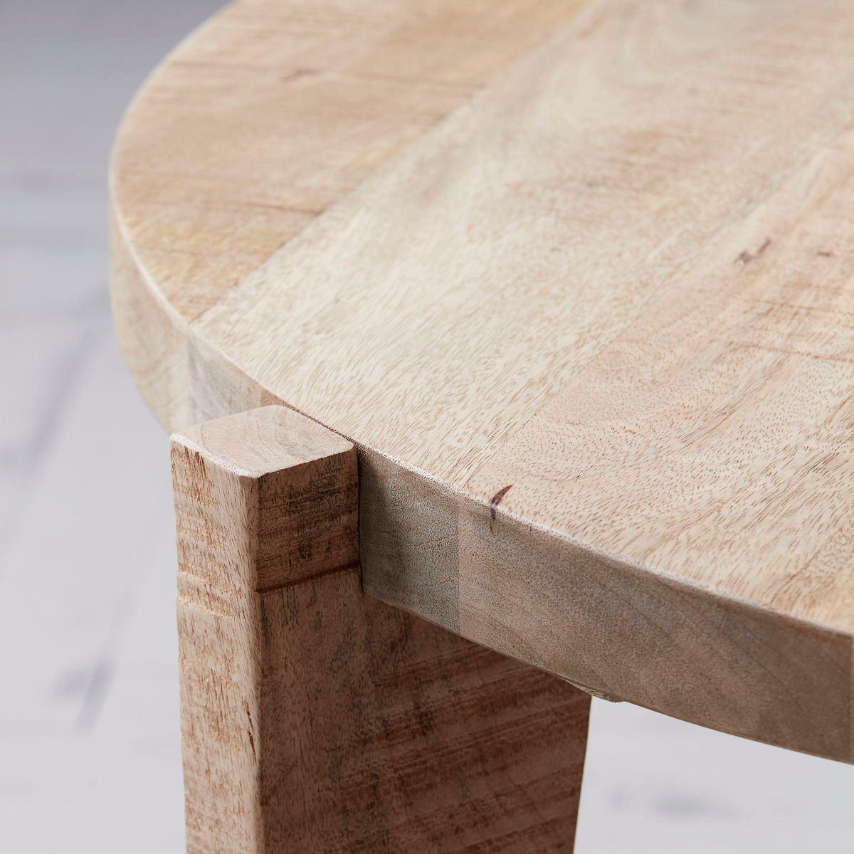 Round Mango Coffee Table - Design Vintage